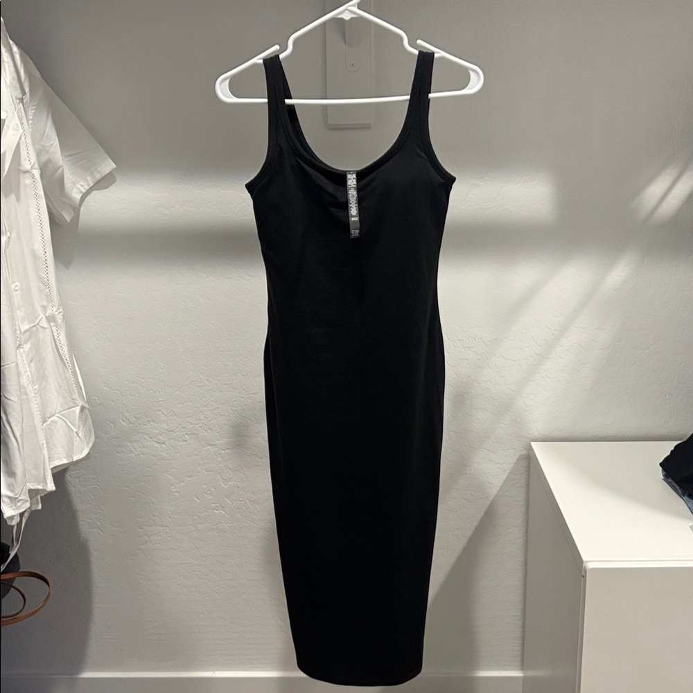 NWOT Vuori Halo Racerback Dress - Picture 3 of 6